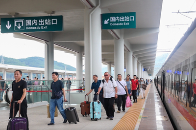 外国友人点赞中老铁路:“乘坐列车能去云南很多地方”